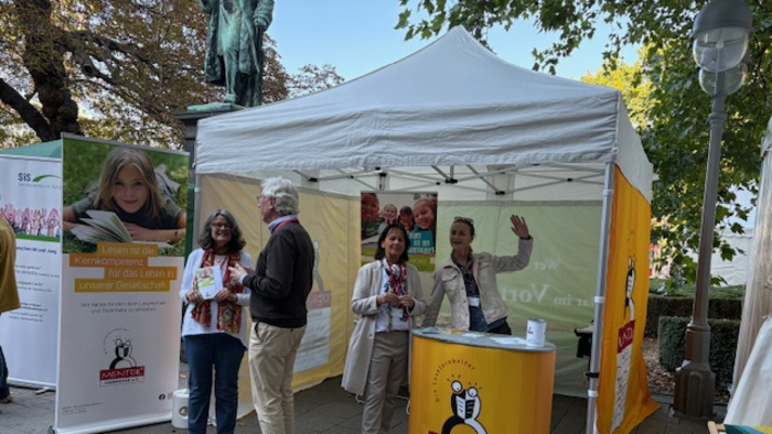 Der MENTOR-Stand auf dem Entdeckertag 2025 lockte viele Interessierte an.